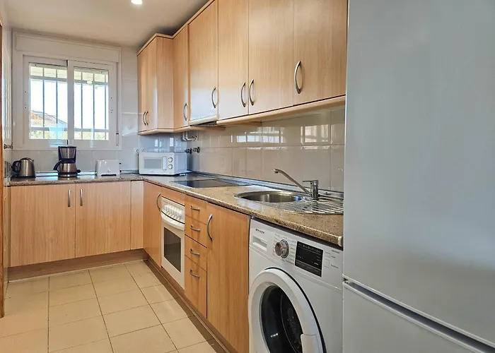 Daire Two Bedroom To Rent In Carvajal Fuengirola