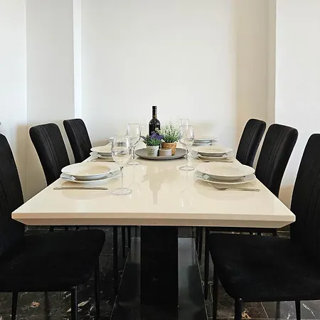 Two Bedroom To Rent In Carvajal Appartement