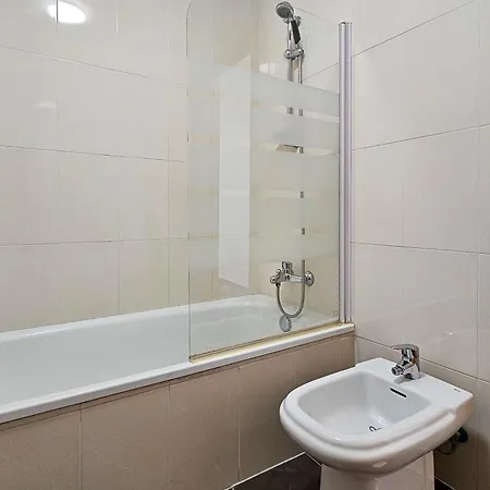 Two Bedroom To Rent In Carvajal Lägenhet *