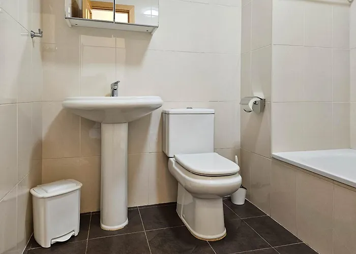 Two Bedroom To Rent In Carvajal Lägenhet *