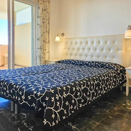 아파트 Two Bedroom To Rent In Carvajal 푸엔히롤라
