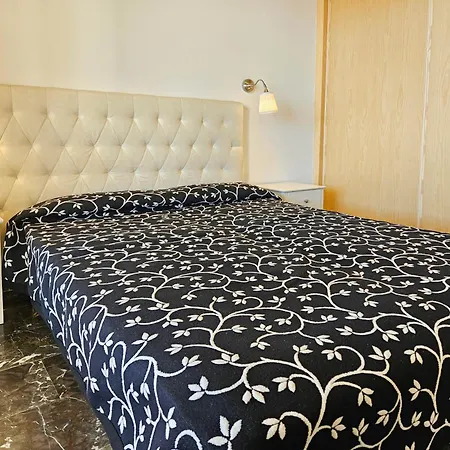Two Bedroom To Rent In Carvajal 아파트